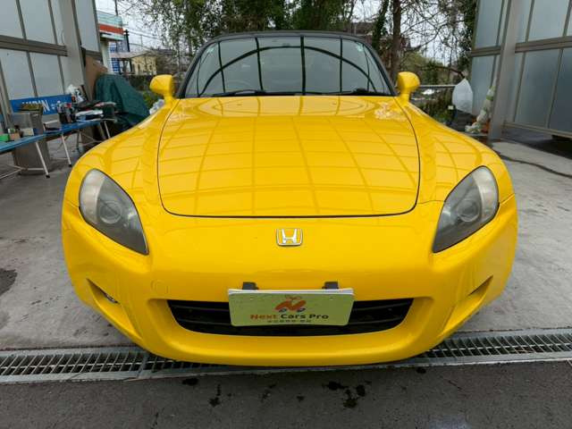 当店在庫は外装、内装クリーニング後に展示し、併せて事故修復歴の有無、メーター改ざん歴の有無も第三者機関による検査を全台実施しております。車検、整備、鈑金塗装も自社で対応できますのでご安心ください。