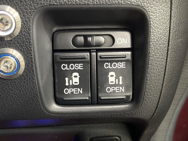 �y�����p���[�X���C�h�h�A�z�X�}�[�g�L�[��^�]�Ȃ̃X�C�b�`�Ō�ȗ����X���C�h�h�A�̊J���\���d��������͂����ăh�A���J����K�v�������A�����Ȃ��q�l�ł��ȒP�ɊJ���߂ł����K�ł���