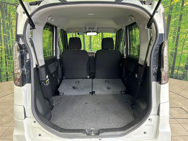 ���i�̂���������ʋ΁A���}���ɏ\���ȉ׎��X�y�[�X���m�ۂ��Ă���܂��B�Z�J���h�V�[�g��|���ƁA�傫�ȉו��̐ύڂ��\�ł���