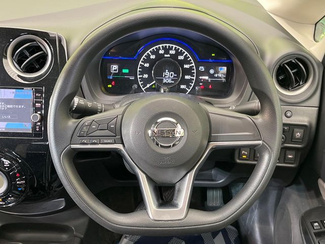 �y�X�e�A�����O�X�C�b�`�z�^�]���A�O������ڐ������炷���ƂȂ��A�I�[�f�B�I���̑��삪�\�ȕ֗��@�\!���S&���K�ȃh���C�u�����o���Ă���܂���