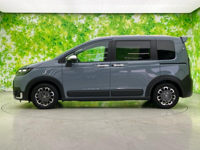 フリード1.5 ハイブリッド クロスター