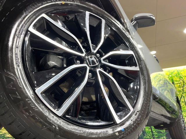 �y����18�C���`�A���~�z�C�[���z�O�ςɃ}�b�`���������A���~�z�C�[���𑕒����Ă���܂��B�e��ЊO�A���~�z�C�[����A�X�^�b�h���X�^�C�����戵�����Ă���܂��B���񂲑��k����������