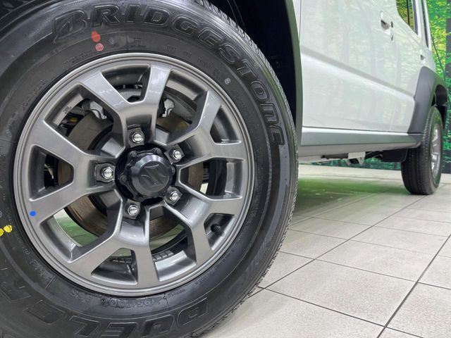 �y����15�C���`�A���~�z�C�[���z�O�ςɃ}�b�`���������A���~�z�C�[���𑕒����Ă���܂��B�e��ЊO�A���~�z�C�[����A�X�^�b�h���X�^�C�����戵�����Ă���܂��B���񂲑��k����������