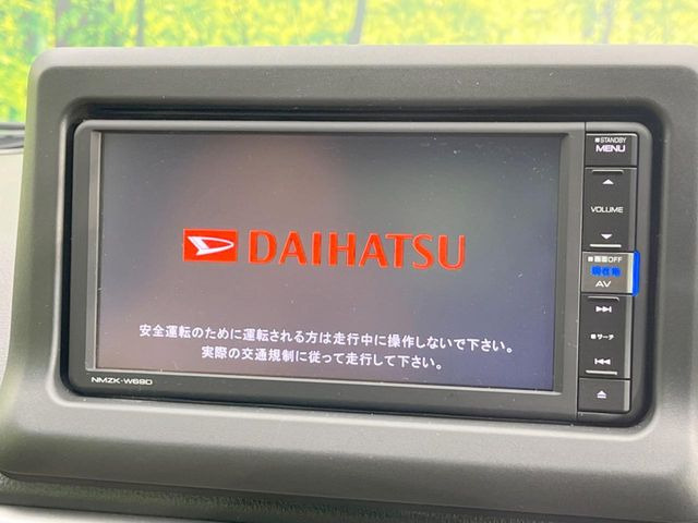 �y�����i�r�z�l�C�̏����i�r�𑕔����Ă���܂��B�i�r�̎g���₷���͂������A�I�[�f�B�I�@�\���[��!�L�����v�◷�s�͂������A�ʋ΂┃�����ȂǕ��i�̃h���C�u���y�����Ȃ�͂���