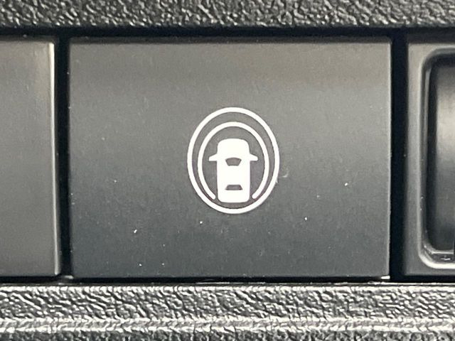 �y�C���e���W�F���g�G�}�[�W�F���V�[�u���[�L�z�t�����g�J�����őO���̎ԗ�����s�҂����m�B�Փ˂������Ȏ��͏Փ˔�Q�y���u���[�L���쓮�A�Փˉ�����T�|�[�g�B�����S�Ƀh���C�u�����y���݂��������܂��B