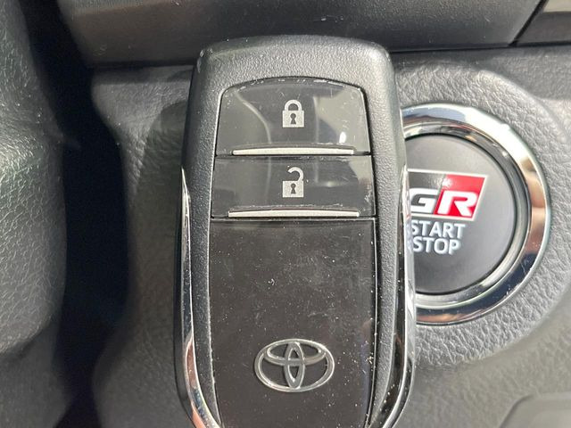 �y�X�}�[�g�L�[�z�J�o����|�P�b�g�ɓ��ꂽ�܂܂ł��h�A�̎{���E�������\�ȃX�}�[�g�L�[�𑕔��B�G���W���̃I���E�I�t�����J�M�����o���K�v����������Ƃ��Ă��֗��ł���