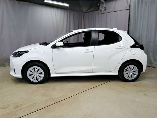 ヤリス1.5 ハイブリッド X E-Four 4WD