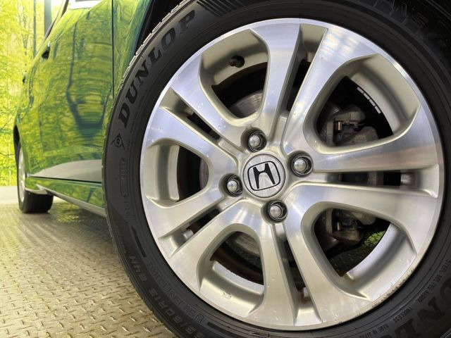 �y����15�C���`�A���~�z�C�[���z�O�ςɃ}�b�`���������A���~�z�C�[���𑕒����Ă���܂��B�e��ЊO�A���~�z�C�[����A�X�^�b�h���X�^�C�����戵�����Ă���܂��B���񂲑��k����������