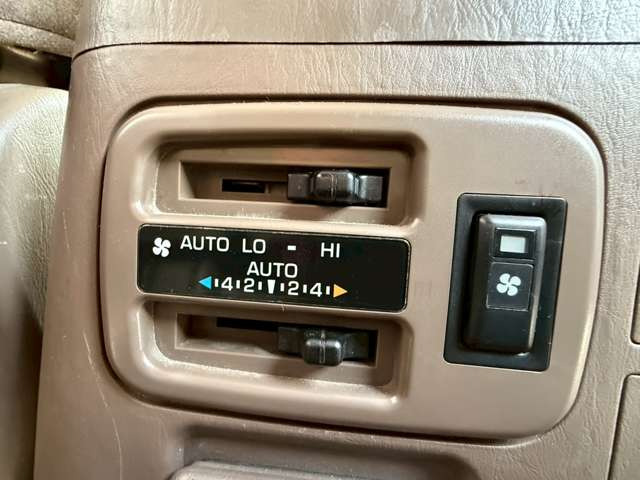 �C�ɂȂ邨�Ԃ�����܂�����E�̓d�b�ԍ����璼�ڂ��X�ɂ��₢���킹���������B�x�����@����ԗ����A��Ԃ܂łȂ�ł������������Ē����܂��B�X�^�b�t�ꓯ���A�����҂����Ă���܂��B