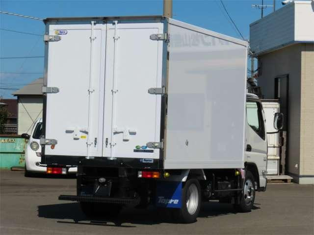 キャンター冷蔵冷凍車