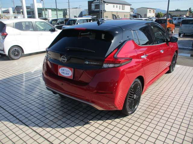 リーフX Vセレクション 90周年記念車