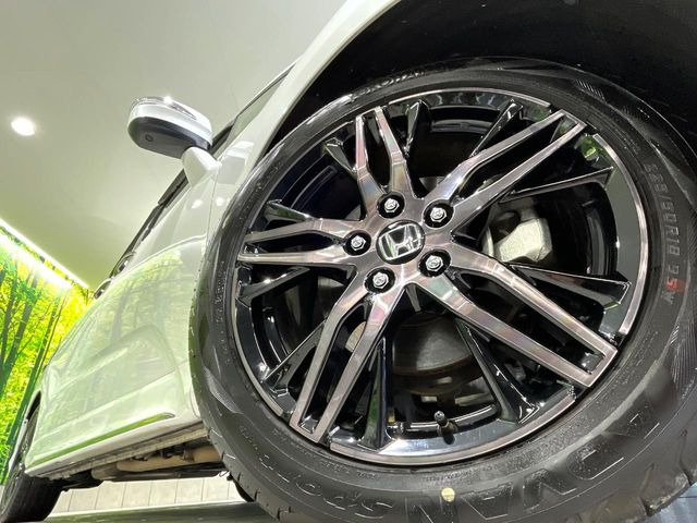 �y����18�C���`�A���~�z�C�[���z�O�ςɃ}�b�`���������A���~�z�C�[���𑕒����Ă���܂��B�e��ЊO�A���~�z�C�[����A�X�^�b�h���X�^�C�����戵�����Ă���܂��B���񂲑��k����������