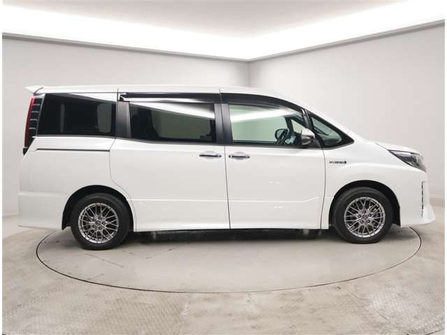 ノア1.8 ハイブリッド Si W×B II