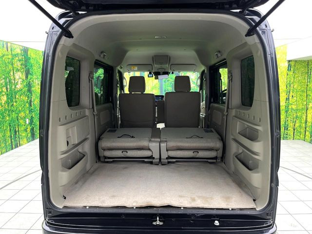 ���i�̂���������ʋ΁A���}���ɏ\���ȉ׎��X�y�[�X���m�ۂ��Ă���܂��B�Z�J���h�V�[�g��|���ƁA�傫�ȉו��̐ύڂ��\�ł���