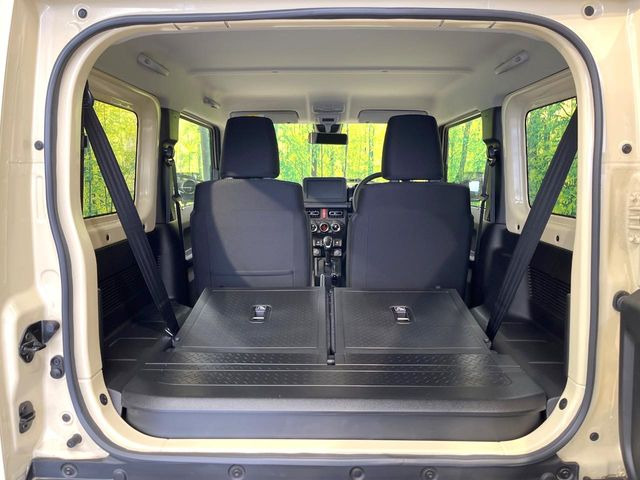 ���i�̂���������ʋ΁A���}���ɏ\���ȉ׎��X�y�[�X���m�ۂ��Ă���܂��B�Z�J���h�V�[�g��|���ƁA�傫�ȉו��̐ύڂ��\�ł���