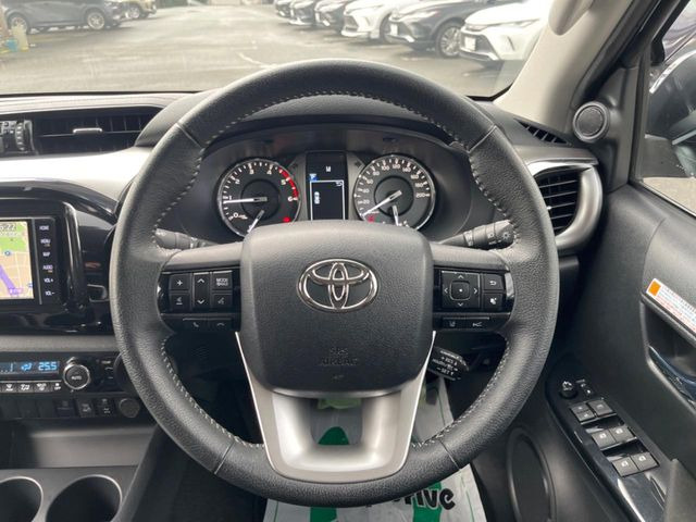 �y�����v�����X�e�A�����O�z�㎿�Ȋv���g�p���邱�ƂŁA��ɂ����������݂ƂĂ��^�]���₷���n���h���ł���