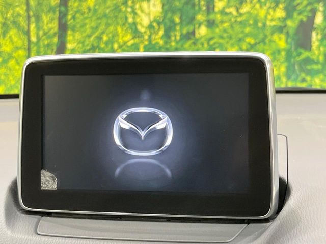 【マツダコネクトナビ】車内の雰囲気にマッチした一体型タイプのナビ。各種車輌設定やBluetooth再生等、様々な機能が楽しめます。直感的なダイヤル操作が可能で、使い勝手も良好です。