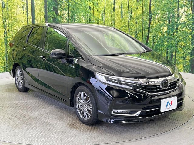 高透明度のガラス皮膜で撥水はもちろん、上質なツヤ・光沢を実現。紫外線や酸性雨から大切な愛車を保護し、色あせ・劣化を防止。「弾スプラッシュコート」、「弾プリミッサコート」からお選びいただけます。