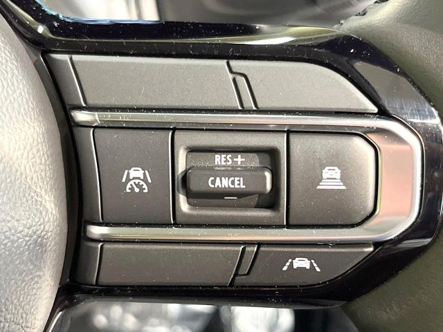 【アダプティブクルーズコントロール】高速道路での長距離走行が楽に!!自動で速度を保つクルーズコントロールが、衝突軽減システムと連携し、前方の車両を感知して車間を保つように速度調節してくれます!!