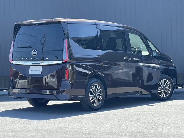 セレナ2.0 ハイウェイスターV 4WD