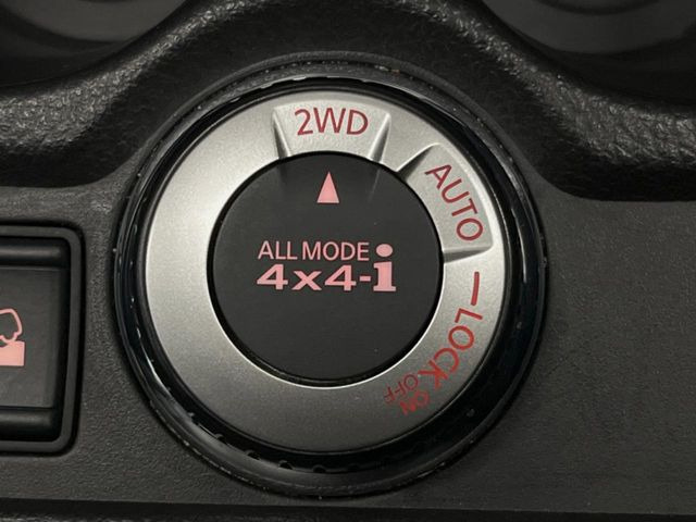 �y�I�[�����[�h4&times;4�z2WD/4WD���[�h����y�ɐ؂�ւ��\�B�R��d����2WD�A�X�^�b�N���ɖ𗧂�LOCK�AAUTO���[�h�ł�4WD�̔z���������Œ������A�H�ʏ󋵂��킸���肵��������T�|�[�g�B