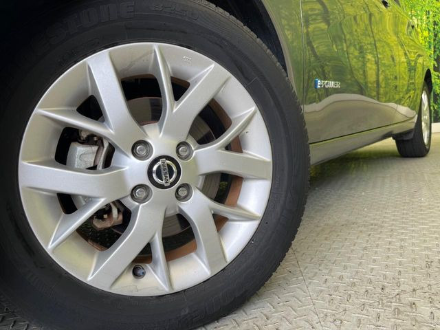 �y����15�C���`�A���~�z�C�[���z�O�ςɃ}�b�`���������A���~�z�C�[���𑕒����Ă���܂��B�e��ЊO�A���~�z�C�[����A�X�^�b�h���X�^�C�����戵�����Ă���܂��B���񂲑��k����������