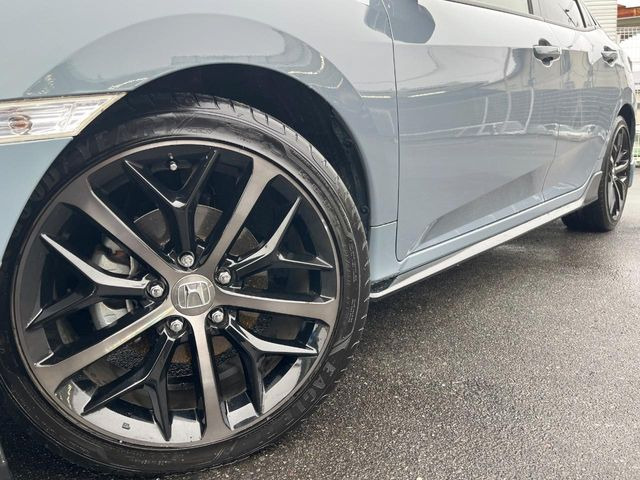 �y����18�C���`�A���~�z�C�[���z�O�ςɃ}�b�`���������A���~�z�C�[���𑕒����Ă���܂��B�e��ЊO�A���~�z�C�[����A�X�^�b�h���X�^�C�����戵�����Ă���܂��B���񂲑��k����������