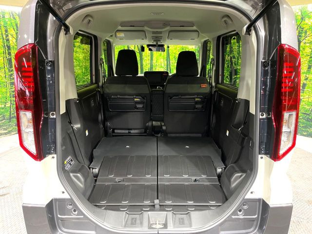 ���i�̂���������ʋ΁A���}���ɏ\���ȉ׎��X�y�[�X���m�ۂ��Ă���܂��B�Z�J���h�V�[�g��|���ƁA�傫�ȉו��̐ύڂ��\�ł���