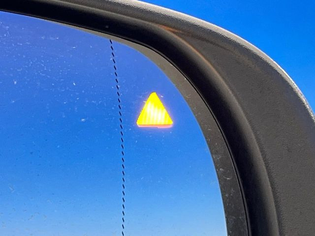 ���u���C���h�A�V�X�g�Z���T�[:���p����̎Ԃ����m���A�h���C�o�[���Ԑ��ύX���s���ۂɁA�x�����Ƌ��ɒ��ӂ𑣂��Ă������S�x���@�\�ł�!