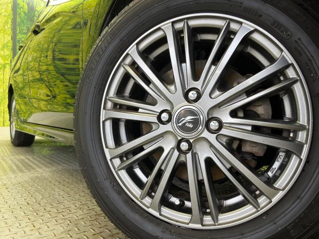 【15インチアルミホイール】外観にマッチしたアルミホイールを装着しております。各種アルミホイールや、スタッドレスタイヤも取扱いしております。是非ご相談ください♪