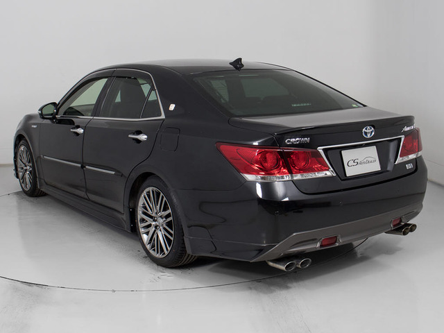 4本出しマフラー装着!!純正の雰囲気を崩さずにスポーティーさを演出いたします!!