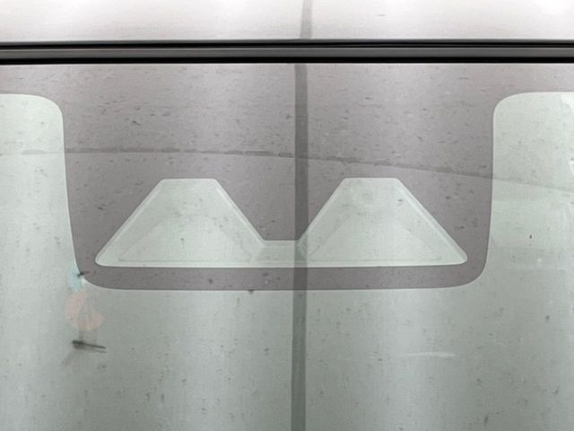 �y�X�}�[�g�A�V�X�g�z���s���ɑO���̎ԗ�����F�����A�Փ˂������Ȏ��͌x��ƃu���[�L�ŏՓˉ���Ɣ�Q�y�����A�V�X�g�B�����S�Ƀh���C�u�����y���݂��������܂��B