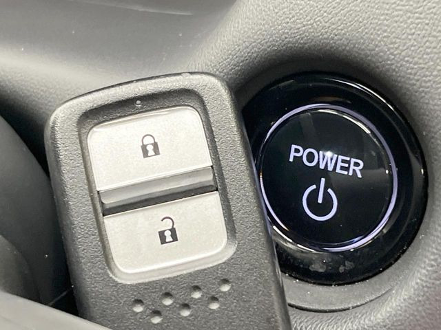 �yHonda�X�}�[�g�L�[�z�J�o����|�P�b�g�ɓ��ꂽ�܂܂ł��h�A�̎{���E�������\�ȃX�}�[�g�L�[�𑕔��B�G���W���̃I���E�I�t�����J�M�����o���K�v����������Ƃ��Ă��֗��ł���