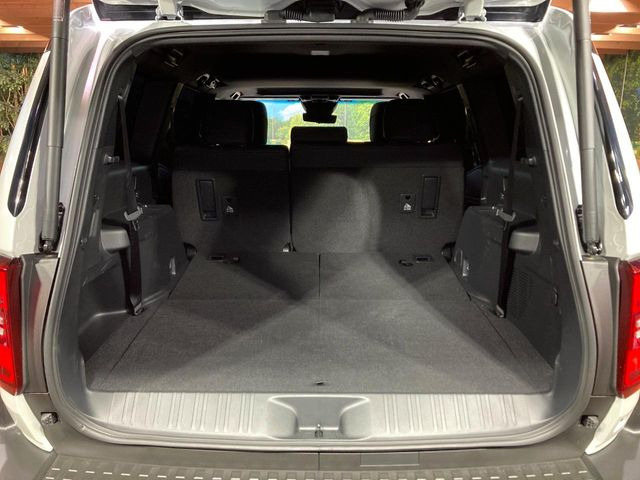 ���i�̂���������ʋ΁A���}���ɏ\���ȉ׎��X�y�[�X���m�ۂ��Ă���܂��B�Z�J���h�V�[�g��|���ƁA�傫�ȉו��̐ύڂ��\�ł���