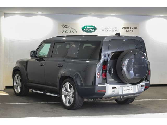 ディフェンダー130 ファースト エディション 3.0L D300 ディーゼル 4WD