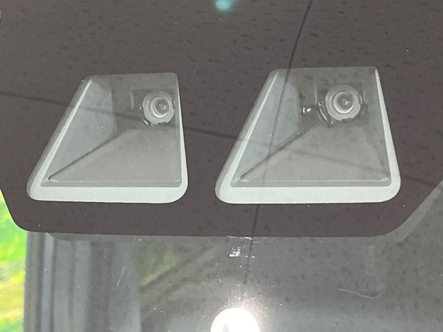 �y�X�}�[�g�A�V�X�g�z���s���ɑO���̎ԗ�����F�����A�Փ˂������Ȏ��͌x��ƃu���[�L�ŏՓˉ���Ɣ�Q�y�����A�V�X�g�B�����S�Ƀh���C�u�����y���݂��������܂��B