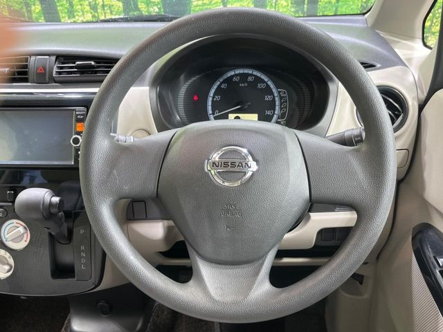 インテリアに合わせたデザインのステアリングは、運転される方のことも考え、運転しやすい形状、大きさです。是非一度、実際に触ってお確かめください。