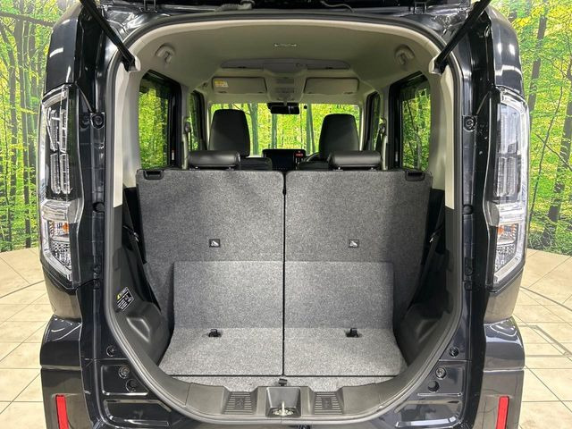 ���i�̂���������ʋ΁A���}���ɏ\���ȉ׎��X�y�[�X���m�ۂ��Ă���܂��B�Z�J���h�V�[�g��|���ƁA�傫�ȉו��̐ύڂ��\�ł���