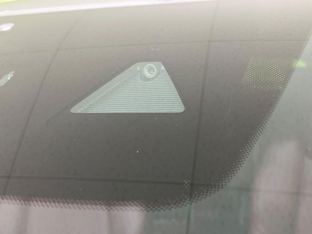 �yi-ACTIVESENSE�z���s���ɑO���̎ԗ�����F�����A�Փ˂������Ȏ��͌x��ƃu���[�L�ŏՓˉ���Ɣ�Q�y�����A�V�X�g�B�����S�Ƀh���C�u�����y���݂��������܂��B