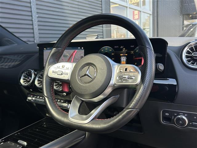 GLAクラスGLA200d 4マチック AMGライン 4WD