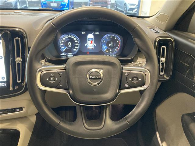 XC40B4 AWD インスクリプション 4WD