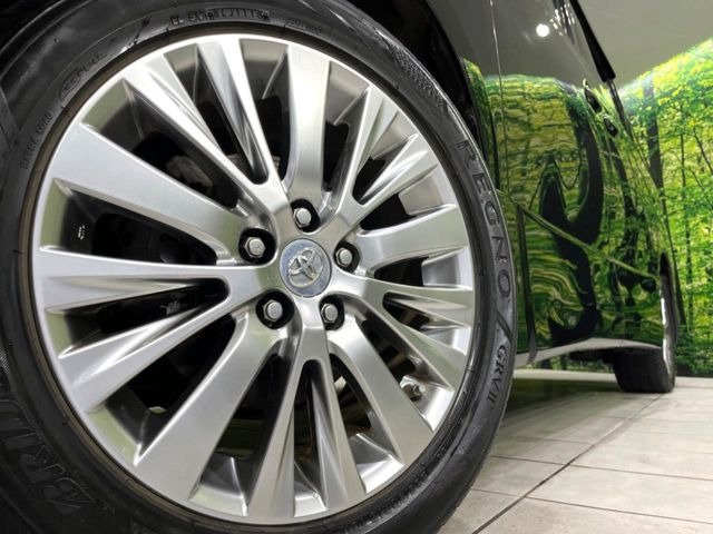 �y����18�C���`�A���~�z�C�[���z�O�ςɃ}�b�`���������A���~�z�C�[���𑕒����Ă���܂��B�e��ЊO�A���~�z�C�[����A�X�^�b�h���X�^�C�����戵�����Ă���܂��B���񂲑��k����������