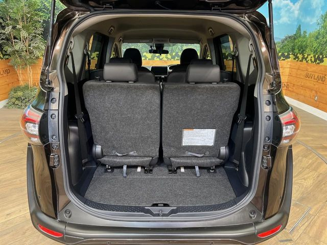 ���i�̂���������ʋ΁A���}���ɏ\���ȉ׎��X�y�[�X���m�ۂ��Ă���܂��B�Z�J���h�V�[�g��|���ƁA�傫�ȉו��̐ύڂ��\�ł���