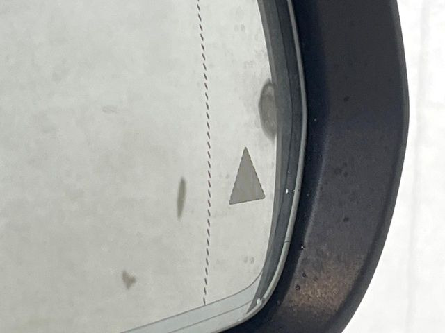 ���u���C���h�A�V�X�g�Z���T�[:���p����̎Ԃ����m���A�h���C�o�[���Ԑ��ύX���s���ۂɁA�x�����Ƌ��ɒ��ӂ𑣂��Ă������S�x���@�\�ł�!