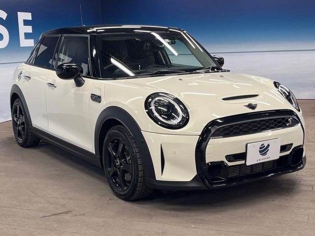 �������t�т̕ۏ؂̑��A���S�̍Œ�3�N�E���s�������ۏ�(�L��)�����p�ӁB�A���Ԃ����S���Ă��y���݂���������l�A�ۏؓ��e���[���͂������A�����_��&�I�C�������⃍�[�h�T�[�r�X���t�т��Ă���܂��B