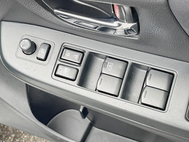 �y�d���i�[�~���[�z�T�C�h�~���[�͓d���i�[���ƂȂ��Ă���A�������ԏ�ł��L�Y�������X�N��}�����܂��B