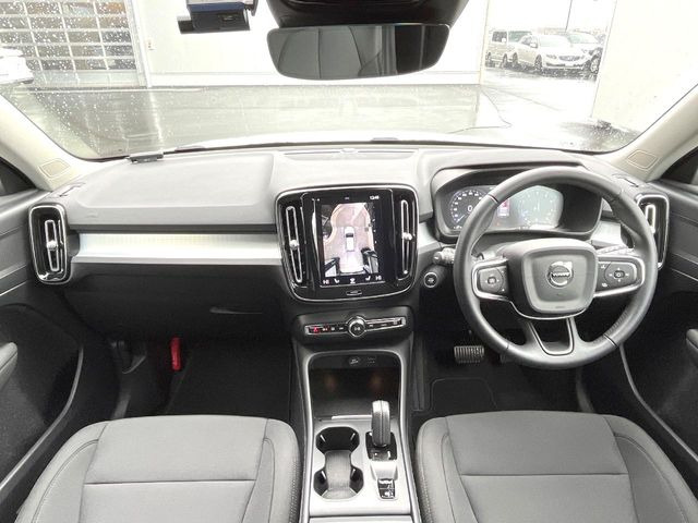 XC40B4 モメンタム