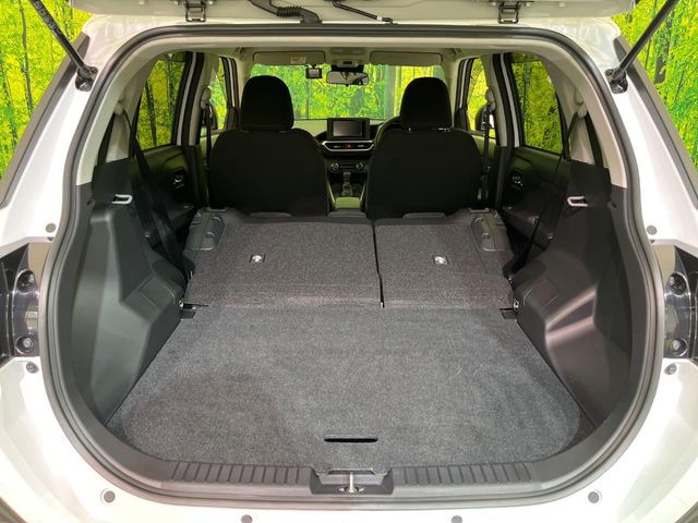 ���i�̂���������ʋ΁A���}���ɏ\���ȉ׎��X�y�[�X���m�ۂ��Ă���܂��B�Z�J���h�V�[�g��|���ƁA�傫�ȉו��̐ύڂ��\�ł���