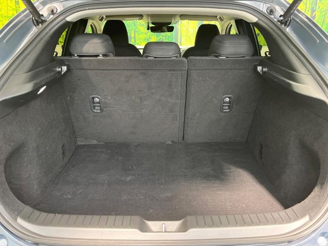 後席を格納すると、これだけの広さが!シーンに合わせたシートアレンジで、大きな荷物も積むことが出来ます♪