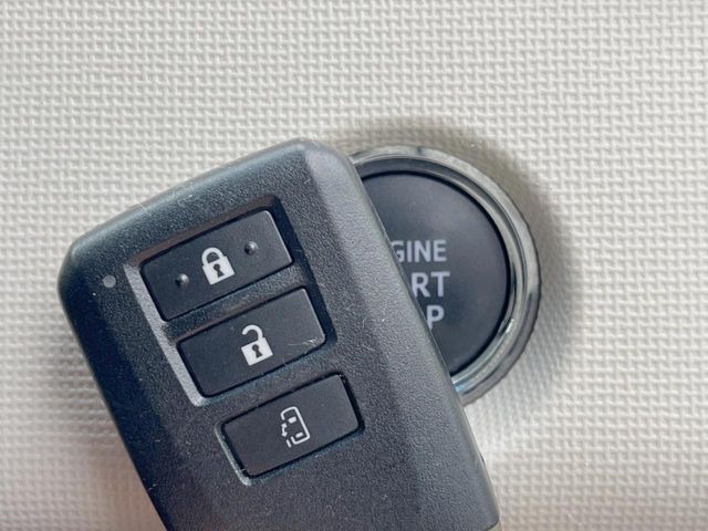 �y�X�}�[�g�L�[�z�J�o����|�P�b�g�ɓ��ꂽ�܂܂ł��h�A�̎{���E�������\�ȃX�}�[�g�L�[�𑕔��B�G���W���̃I���E�I�t�����J�M�����o���K�v����������Ƃ��Ă��֗��ł���